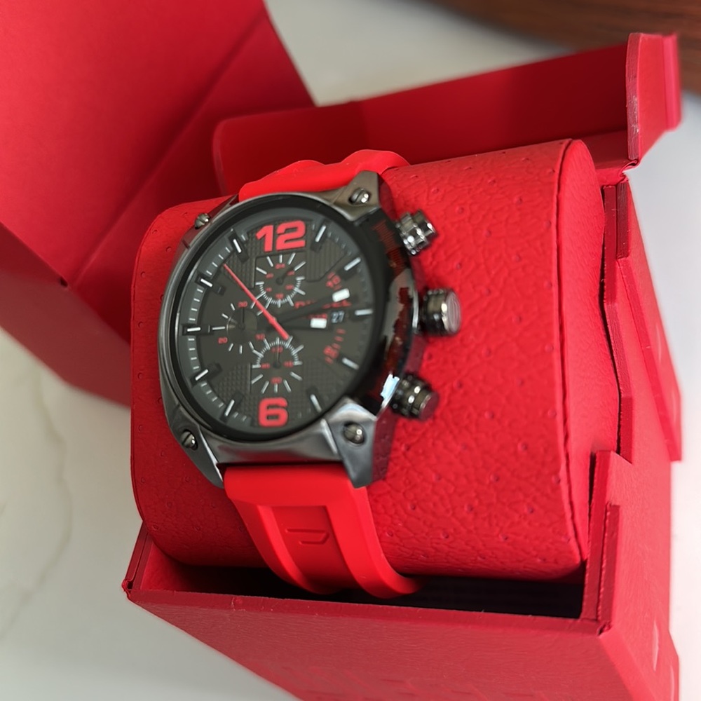 DIESEL©
Overflow Chronograph
Silicone Strap Watch, 49mm
× 55mm - Picture 4 of 10